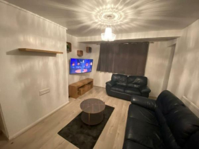 2 bedroom flat with balcony London, London